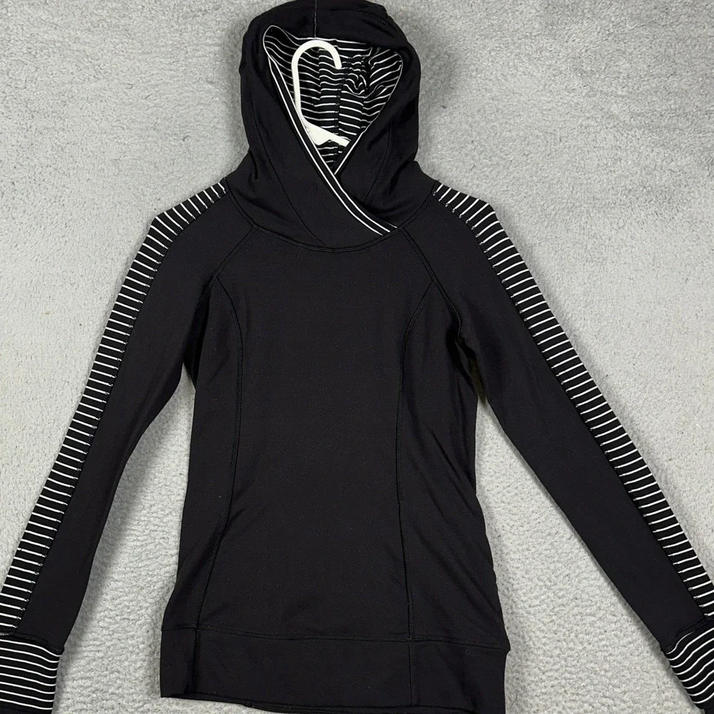 Lululemon Sweatshirt Womens 4 Black White Pullover Sweatshirt Long Sleeve Logo